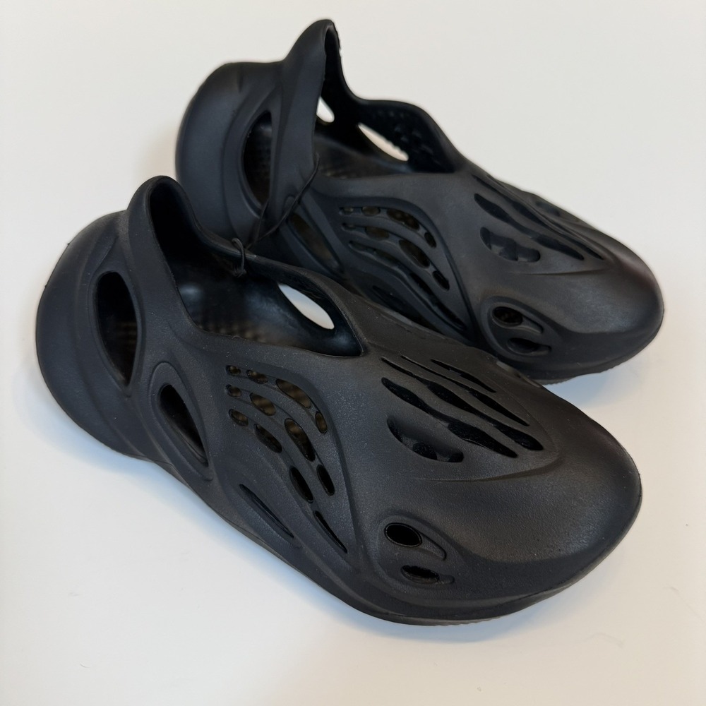 4‎ Toddler Foam Running Shoes, black New without tag. Unbranded Trendy ~ READ
